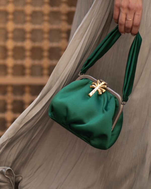 PALM ON GREEN SATIN BELLA