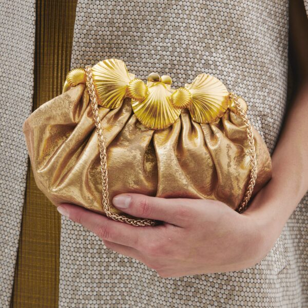 SHELL CROWN ON GOLD POUFFY