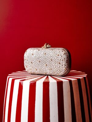 murex-bubble-gold-box-on-model-1.jpg